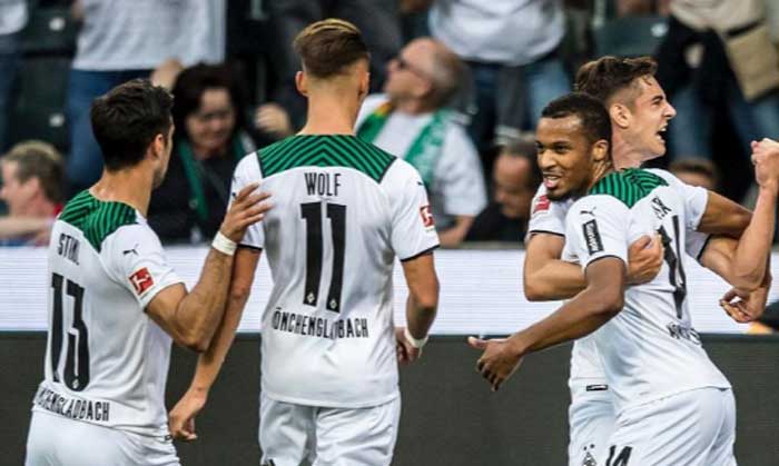 Komentatori spanjoll: “Profe Lewandowski kërkon dhe barazon”/ Borusia Gladbach- Bayern Munich HT:1-1