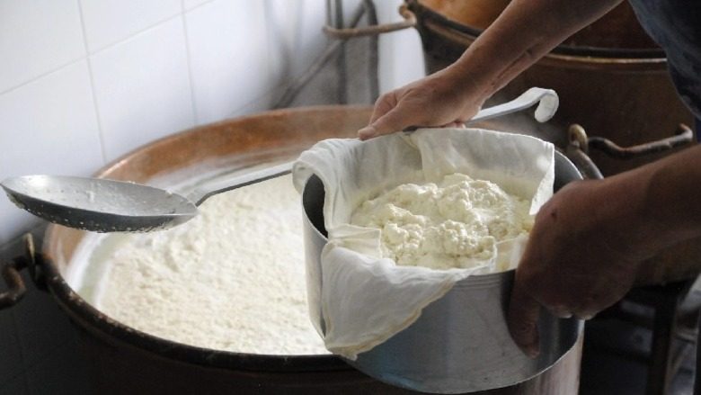 Produktet me origjinë shqiptare do të mbrohen me ligj, i pari në listë futet djathi i Kelmendit