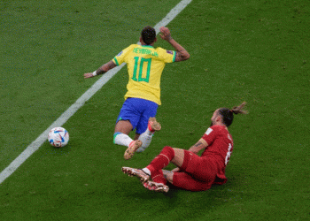 FOTO/ Neymar shpërthen në lot pas dëmtimit