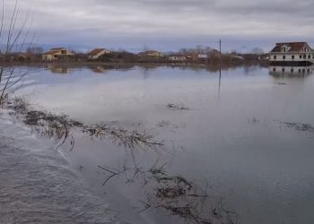 Përmbytjet, shembet ura e vjetër e Bunës në Shkodër