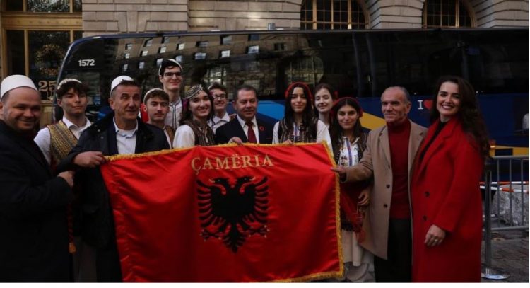 FOTO/ Shpëtim Idrizi feston me shqiptarët në Nju Jork