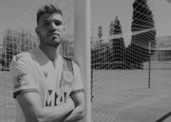 E rëndë/ Futbollisti i jep fund jetës, hidhet nga kati i 8