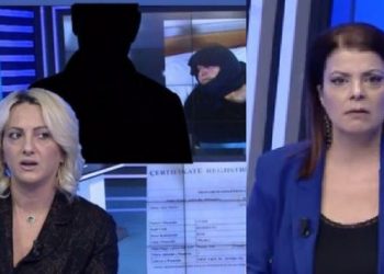 Nusja e djali rrahin nënën. E moshuara: Më mbylle derën në fytyrë