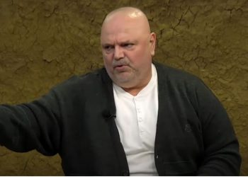 Trajneri shqiptar: Nuk i shkon burrit të kapë fshesën