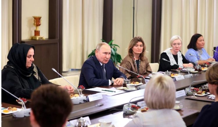 Putin takon nënat e ushtarëve rusë në fushë-betejë