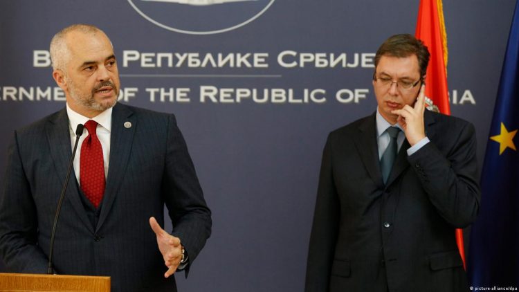 FOTO/ Vuçiç pret Ramën me biftek dhe verë