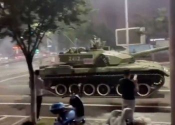 Ç’po ndodh në Kinë? Tanket dalin në rrugë