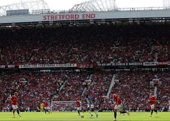 E bujshme! Pronarët e United nxjerrin klubin në shitje