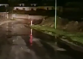 FOTO/ Erërat e forta lënë pa drita Vlorën