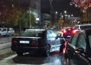 Tre makina përplasen me njëra-tjetrën në Durrës