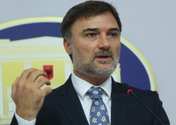 Alibeaj për Portin e Durrësit: Rrëmben pasuritë e shqiptarëve