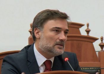 Alibeaj i “bashkohet” Berishës: Deputetët të flasin 10 minuta