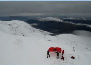 Alpinistët nga Kosova valëvisin flamurin kuq e zi në 2561 m lartësi