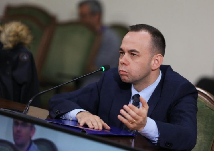 Skema/ Si komunikonte Alqi Bllako me Zoton për inceneratorin