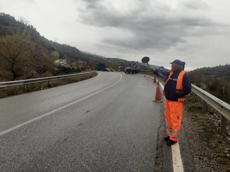 “Ulni shpejtësinë”/ Borë në këtë aks, ARRSH thirrje shoferëve