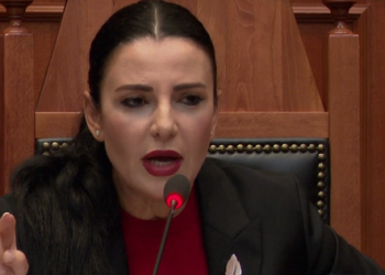 “Krenare për mbiemrin tim”, Balluku i mburret demokratëve