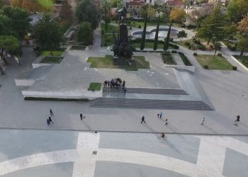 Paralajmëron Berisha: Sheshi i Flamurit në Vlorë do të prishet