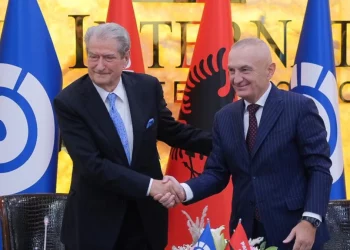 Përfundon takimi Berisha-Meta në selinë e PD