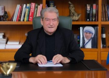 Policia i refuzoi lejen, Berisha nuk tërhiqet: Do mbushim sheshin