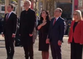 110 vjet Pavarësi, nis ceremonia e ngritjes së flamurit në Vlorë