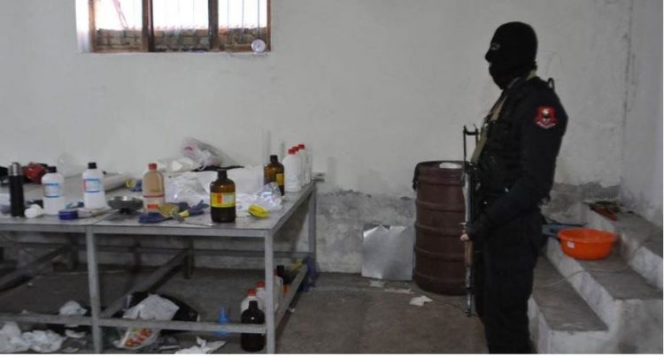 Laboratori i drogës në Fier, 2 kolumbianë ekspertë të përpunimit…