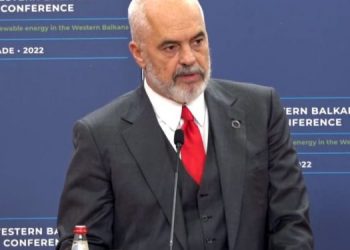 Shqipen e përdor për propagandë, Rama flet anglisht në Beograd