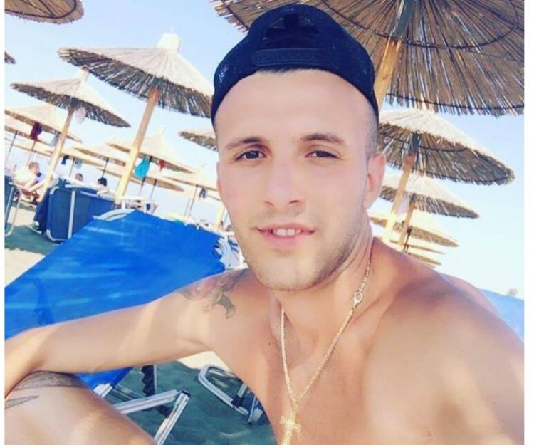 Efektivi ‘skifter’ është djalë dëshmori, babai iu vra…