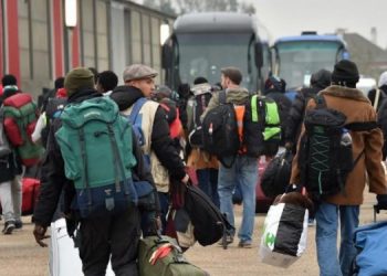 Sondazhi/ Pagat e ulëta detyrojnë të rinjtë të braktisin Shqipërinë