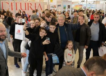 Mes të rinjve, Berisha tregon titujt e librave që bleu në Panair