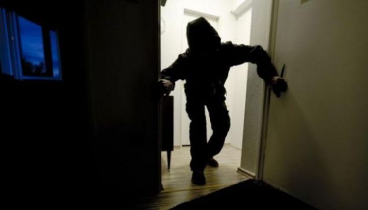 Grabitje në Mat, 12-vjeçari i merr paratë të moshuarit