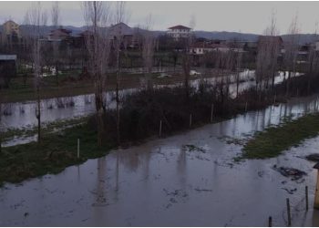Përmbytje e madhe gjatë natës, del nga shtrati lumi Ishëm
