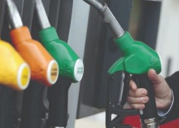 Shqiptarët paguan 185 mln euro më shumë dhe blenë më pak karburant