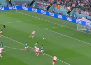 Meksikë-Poloni/ Arbitri akordon penallti, ja çfarë bën Leva (VIDEO)