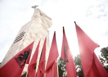 Sot 78-vjetori i Çlirimit, homazhe te “Nëna Shqipëri”