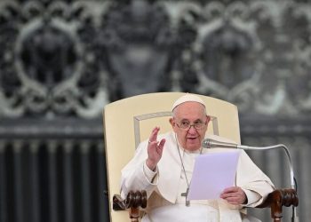 “Gati të ndërmjetësoj”, Papa Françesku thirrje për paqe në Ukrainë