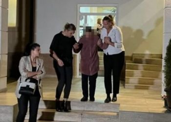 Infermieret në Pejë dolën nga burgu, reagon vajza e së moshuarës