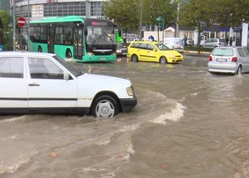 Lali Erit i dështon propaganda, përmbytje dhe në Tiranë