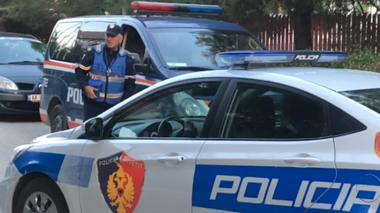 Goditi gazetarin, policia me njoftim zyrtar: Pranga autorit (VIDEO)