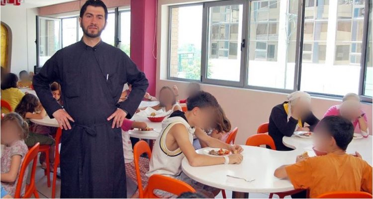 “Prifti më ngacmonte seksualisht”, shokon jetimi: U fiksua pas meje