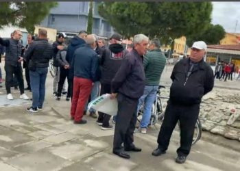 “Duan të paguajmë dhe ajrin”, banorët e Divjakës sërish në protestë