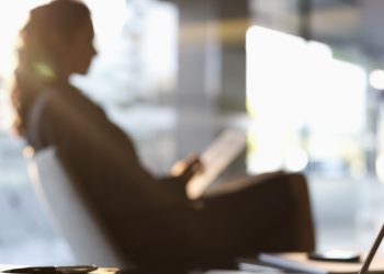 Stereotipet seksiste, ana e errët e botës së punës për gratë