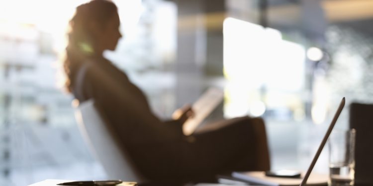 Stereotipet seksiste, ana e errët e botës së punës për gratë