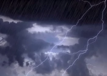 Rrebeshe dhe rrufe/ Ç’pritet të sjellë moti orët në vijim