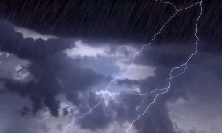 Rrebeshe dhe rrufe/ Ç’pritet të sjellë moti orët në vijim