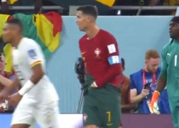 E nxori nga… Ja çfarë hëngri CR7 gjatë ndeshjes me Ganën (VIDEO)