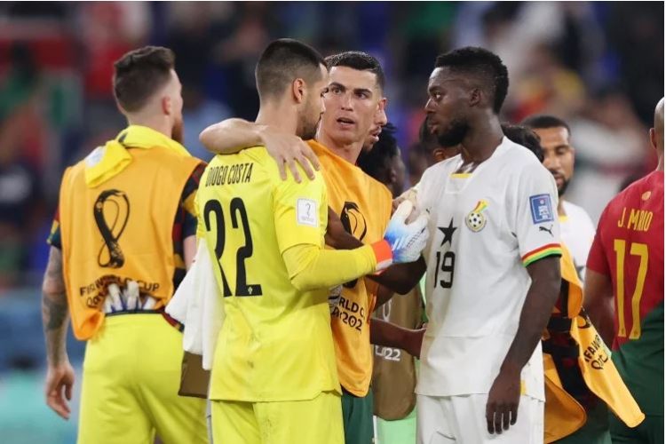 Zbulohet çfarë i tha Ronaldo portierit pas gabimit që bëri