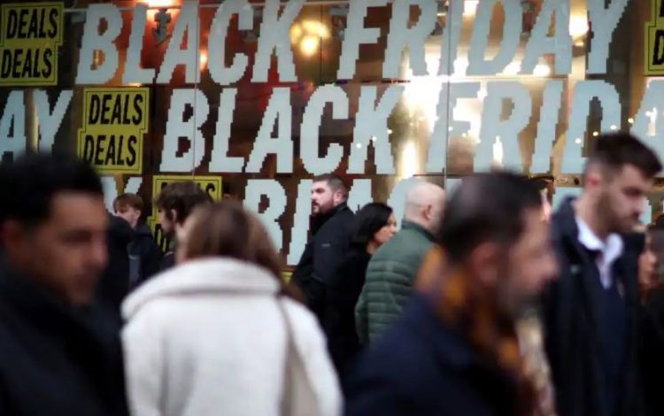 Blerjet në të “premten e zezë” arritën në 9.12 miliardë dollarë