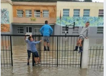 Reshjet në vend, nesër pezullohet mësimi në 16 shkolla (Emrat)