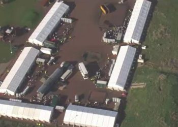 Alarm në qendrën e emigrantëve në Angli, rriten rastet me…