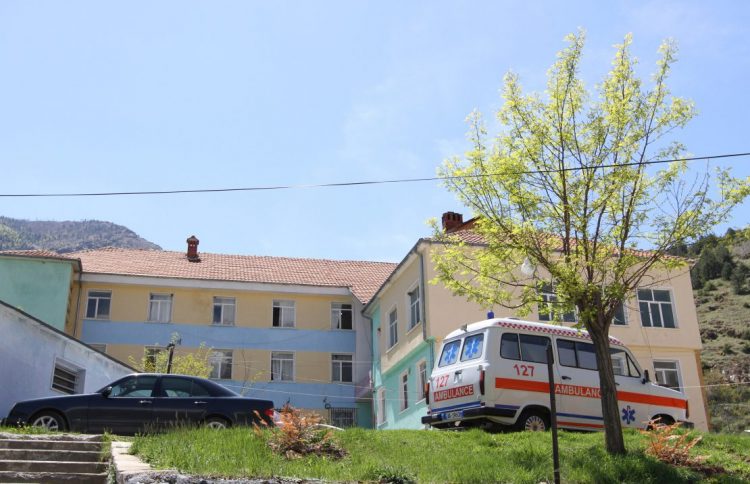 Mungesa e mjekëve nxjerr “jashtë loje” spitalin e Bulqizës